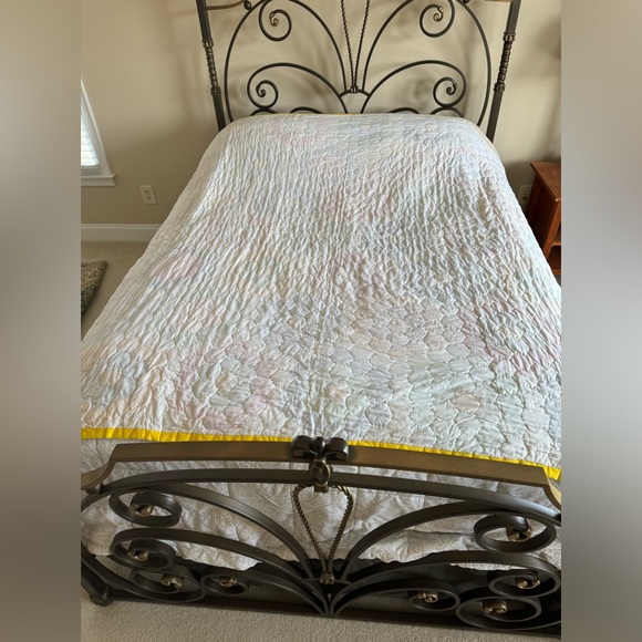 Rare Vintage 1920’s Grandmother’s Flower Garden Hand Stitched 92”x72” Quilt - Picture 15 of 15